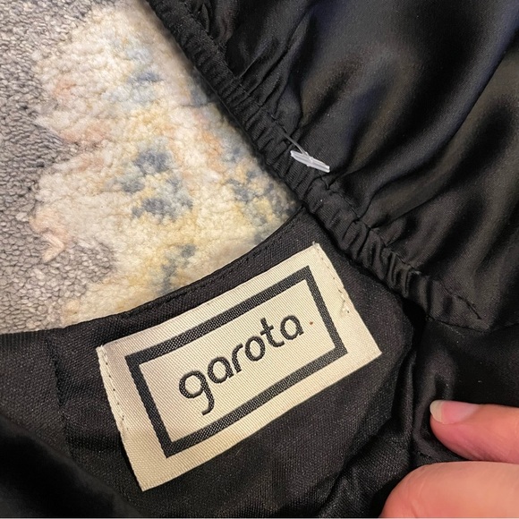 Black Puff Sleeve Crop Top - Picture 3 of 4